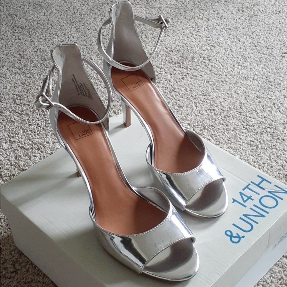 14th & Union silver 9M strap sandals